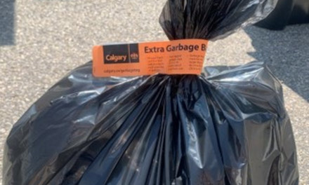 {Gatineau trashes special bags for extra garbage}