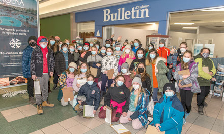 {Lord Aylmer students visit with Aylmer Bulletin for straight talk on advertising}