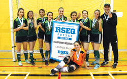 Rangée du haut: Jessica Tisserand, Shirah Brennan, Mylène Carbonneau, Mathilde Le Meilleur, Flavie Bellfoy, Laury Massicotte, Elianne Dupont-Gratton, Jersy Hall, Billy Mousseau et au bas, Natasha Lemay. Absente de la photo Mahya Weisgerber, assistante. Photo: Courtoisie