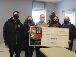 
Groupe Bena Construction & Directeur général Centre Alimentaire Aylmer

Droite à Gauche : Ayoub Ayoub, Amal Hajjar, Gérard Émond, Liliana Isac, André Hajjar