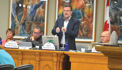 Maxime Pedneaud-Jobin, maire de Gatineau demande à Mr Gélinas d’entrer en contact avec la ville pour poursuivre les discussion autour de ces préoccupations. 
(LR)
Photo: Lily Ryan