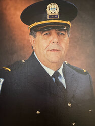 Légende de la photo : Conseiller municipal d'Aylmer de 1995 à 2001, M. Dupel a œuvré en tant que policier éducateur dans les écoles d’Aylmer pendant plus de 30 ans, et servi dans l'armée canadienne au sein du Royal 22e Régiment. Avec l'aimable autorisation de Robert Dupel