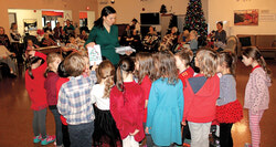 Les élèves réunis à la salle polyvalente du CHSLD Renaissance d’Aylmer pour souligner le temps des Fêtes.
Credit: CSPO