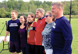 Une partie du comité exécutif des Gladiateurs RFC avec Natasha Watcham-Roy 
(au centre) le 1 septembre dernier sur le terrain du Cégep Heritage.
Photo: Didier Périès