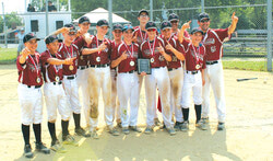 Les Warriors de la Capitale ont remporté le Tournoi de baseball Bantam AA provincial d’Aylmer grâce à une victoire de 11-1 contre les Gouverneurs de la Jemmerais. Photo : Charles Fontaine