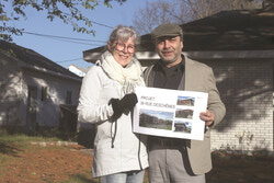 Légende de la photo : Dans le but de contribuer à la revitalisation éventuelle de Deschênes tout en se construisant un nouveau chez soi, un couple de résidents locaux se rapproche de l'approbation par la Ville d'un projet de construction attendu depuis longtemps. Situé au 36 rue Deschênes, le projet, qui ne porte pas de nom pour l’instant, prévoit la construction de trois immeubles résidentiels totalisant 21 logements. Deux des bâtiments compteront deux étages avec huit unités chacun, et un autre comptera trois étages (incluant le sous sol) avec cinq unités chacun. Photo : J-D Potié