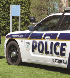 La police de Gatineau a émis un avis de tolérance zéro au parc des Cèdres en réponse à des rapports  de consommation de drogue et de troubles de l'ordre public parmi les usagers du parc.