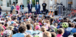 L’école primaire des Cavaliers tenait une activité festive pour annoncer son engagement à la campagne À l’école à pied ou à vélo, je suis capable !  Photo: Olivier Pilon