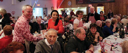 Les élus ont eu beaucoup de plaisir à servir les gens lors du souper de Saint-Valentin au centre Aydelu, le 16 février. City councillors and other politicians served at the Valentine’s Day dinner at the Aydelu Centre, February 16.  Photo : Charles Fontaine