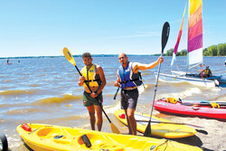 Les gens étaient nombreux à emprunter des embarcations gratuitement à l’occasion de la Fête du nautisme à la marina d’Aylmer.  Many people borrowed boats for free on the occasion of the Fête du nautisme at the Aylmer Marina.Charles Fontaine