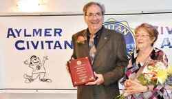 Citoyen de l'année, André Sirois et sa conjointe Maisie au banquet annuel 
des prix Civitan et Steak-Out, le 7 avril. 
Photo: William Pryor
