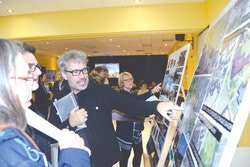 Le centre communautaire Ernest-Lattion était plein à craquer lors de la consultation publique pour la mise à jour du plan directeur du parc des Cèdres du 11 octobre.  Photo: Olivier Pilon