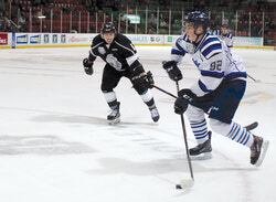 Hendrix Lapierre, un Aylmerois, a disputé son premier match à Gatineau le 29 septembre. 
Photo : Charles Fontaine