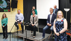 De gauche à droite : À l’arrière, Maude Marquis-Bissonnette et Rémi Bergeron. À l’avant, Rosalie Fillion, Jacques Lemay, France Bélisle, Jean-François LeBlanc et Amy Roy. Photo : Gracieuseté du CSSPO