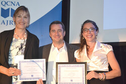 Lynne Lavery, directrice du Journal du Pontiac; Christian Bourcy de Proxistore, 
commenditaire du catégorie en 2017; Lily Ryan, rédactrice du Bulletin d’Aylmer. 
Photo: TB