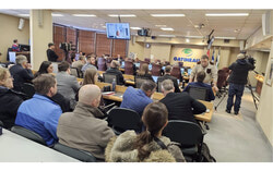 Residents gathered in the Salle des Comités in Gatineau on February 11 to urge city council to reconsider the approved demolition of Manoir Quesnel at 1175 chemin d’Aylmer, voicing concerns over heritage preservation, environmental impact, and neighbourhood character. Photo: Tashi Farmilo 