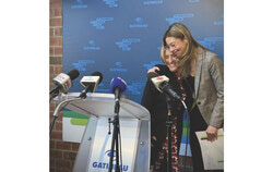 Anik Des Marais, Mitigomijokan Councillor, and Gatineau Mayor Maude Marquis-Bissonnette during the press conference where des Marais announced she would not seek a second term as councillor. Photo: Courtesy