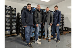  De gauche à droite : Stéphane Jobin (Laiterie de l’Outaouais); Steve Leduc (Producteurs de lait d’Outaouais-Laurentides); David Grégoire (Moisson Outaouais); Yannick Bouchard (Laiterie de l’Outaouais). Crédit photo : Gracieuseté de la Laiterie de l’Outaouais