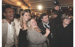 Action Gatineau members celebrating their victories on election night, Sunday November 2. From Left to Right: Mike Owen, Buckingham candidate, newly re-elected Gatineau Mayor, Maude Marquis-Bissonnette, Caroline Murray, re-elected Deschênes councillor, Vincent Roy, new Aylmer councillor, and Rachel M. Deslauriers, new Mitigomijokan councillor. Photo: Christian Rochefort 