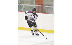 Marine Charbonneau, a 16-year-old defenceman with the Olympiques de l’Outaouais M18 AAA, received a $2,000 bursary from Fondation Aléo as part of a $24,000 donation from the Remparts de Québec study fund supporting 13 female hockey players across Quebec. Photo: Courtesy of the Olympiques de l’Outaouais U18 AAA 25/26 Facebook page