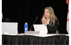 Gatineau Mayor, Maude Marquis-Bissonnette, addressing residents about Quebec’s decision to shift funding and responsibility for the Tramway project to Mobilité Infra Québec (MIQ). Photo : Christian Rochefort