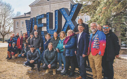 Greg Fergus (MP for Hull-Aylmer), André Fortin (MNA for Pontiac), Mehdi Khettouch, Sylvie Berthiaume, Pat Culley and Sylvette Brière (FestiVie), Myriam Laflamme and Valérie Girard (APICA), Frédéric Barbeau (Santa Claus Parade, Christmas and Summer Markets), Sonia Ben-Arfa (Pontiac Municipal Councillor), Steven Boivin (Transistor Média), Benoit Brière (Arts, culture and letters), Kirha Garneau (La Basoche Cultural Centre), Jean-François Picard and Steve Chénier (Harfang Logistique), Gerardo Familiar-Ferrer and Lynne Rodier (Auberge Symmes), Aimé Johnston and Stephen Washer (Corporation du Vieux-Aylmer), André Larocque (Héritage Colombien), Vincent Roy (Aylmer Municipal Councillor), Marianne Strauss (Municipal Manager of Environment and Planning) and Nathalie Lavergne (APICA). Photo: Chris Morgan
