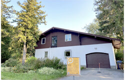 8 Lattion Road is slated for demolition. City officials suggest telepathy for anyone wanting more information prior to the Demolition Committee’s decision slated for September 17. This site is one of several in a row owned by the same housing development group. Photo: Lily Ryan