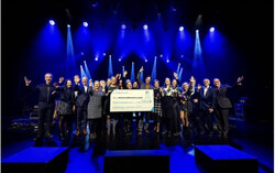 Guylaine Tanguay, spokesperson for the Quebec Cancer Foundation, alongside Marco Décelles, executive director, Véronique Ranger, deputy executive director, and artist Bruno Pelletier, were joined by members of the Foundation's management team and the honorary committee during the benefit evening. Photo: Courtesy of Quebec Cancer Foundation