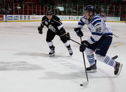 Hendrix Lapierre a bien aimé sa première saison dans la LHJMQ et il a d’ailleurs remporté le titre de recrue offensive du circuit. Photo : Charles Fontaine