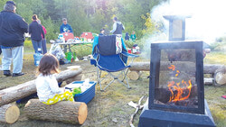Petit-déjeuner dans la forêt Boucher lors de la première nuitée de camping, le 17 octobre. Photo: Alex Villemaire