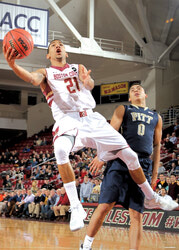 Natif d’Aylmer, le joueur de basketball Olivier Hanlan évoluera cette saison dans la Ligue Nationale de Basket (LNB) en France. 
Photo: Archives