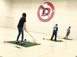 L'école  du Village à Aylmer offre dorénavant des cours de golf dans le cadre du programme d'éducation physique.
Photo: Courtoisie