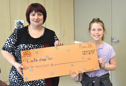 Mme Quesnel de L'Autre Chez soi et Florence de l’école des Tournesols.	Photo: LRC