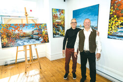 Robert Leclerc, artiste-peintre des Laurentides, vous présente ses paysages aux couleurs vives qu’il travaille au couteau à palette selon la méthode alla prima. Jusqu’au 3 novembre, vous pouvez contempler ses peintures, qui sont exposées à la Galerie 33, rue Principale, à Aylmer.
Photo: Michel Gosselin