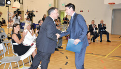 Sébastien Proulx, ministre de l'Éducation et du Sport,  et le député de Pontiac André Fortin le 18 août dernier.	Photo: WP