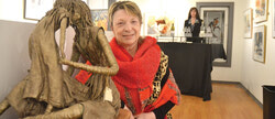 La sculptrice de textiles Joceyne Ladouceur crée des oeuvres  autant pour l’intérieur que l’extérieur.

Textile sculptor Jocelyne Ladouceur creates pieces meant for indoors as well as 
outdoors. 

Photo: Lily Ryan
