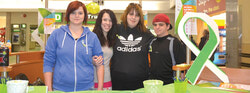 Jessica Bastien, Jannie Belley-Bourgeois, Émilie Bois, Alexandre Carrière étaient aux Galeries Aylmer le 20 février pour faire la promotion de la campagne provinciale contre le décrochage 
scolaire. 