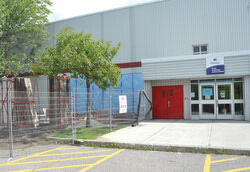Le 7 juillet dernier, Gatineau a adjugé un contrat à la firme Construction SRL pour        l’agrandissement, la mise aux normes de l’accessibilité universelle à l’aréna Paul-et-Isabelle-Duchesnay.
Photo: LRC