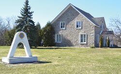 L’Association du Patrimoine d’Aylmer est toujours sans affiche identifiant son emplacement sur le chemin Aylmer indéfiniment.	Photo: Lily Ryan
