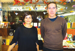 Anahi Morales Hudon et Darren O'Toole ont participé à une table ronde à la librairie Michabou à l'occasion de la parution du dernier numéro des Nouveaux cahiers du socialisme intitulé “Autochtones et société québécoise”.
Photo :  H. Périers